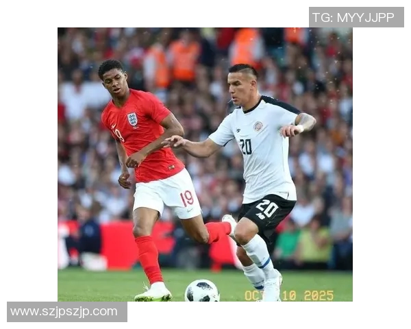 足球球星穿马甲风潮席卷赛场时尚界 打破传统展现个性与潮流新风貌 足球球星穿马甲风潮席卷赛场时尚界 打破传统展现个性与潮流新风貌